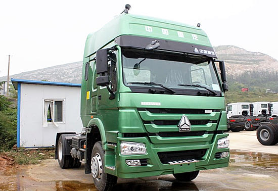 SINOTRUK HOWO 4X2 336hp Tractor Truck